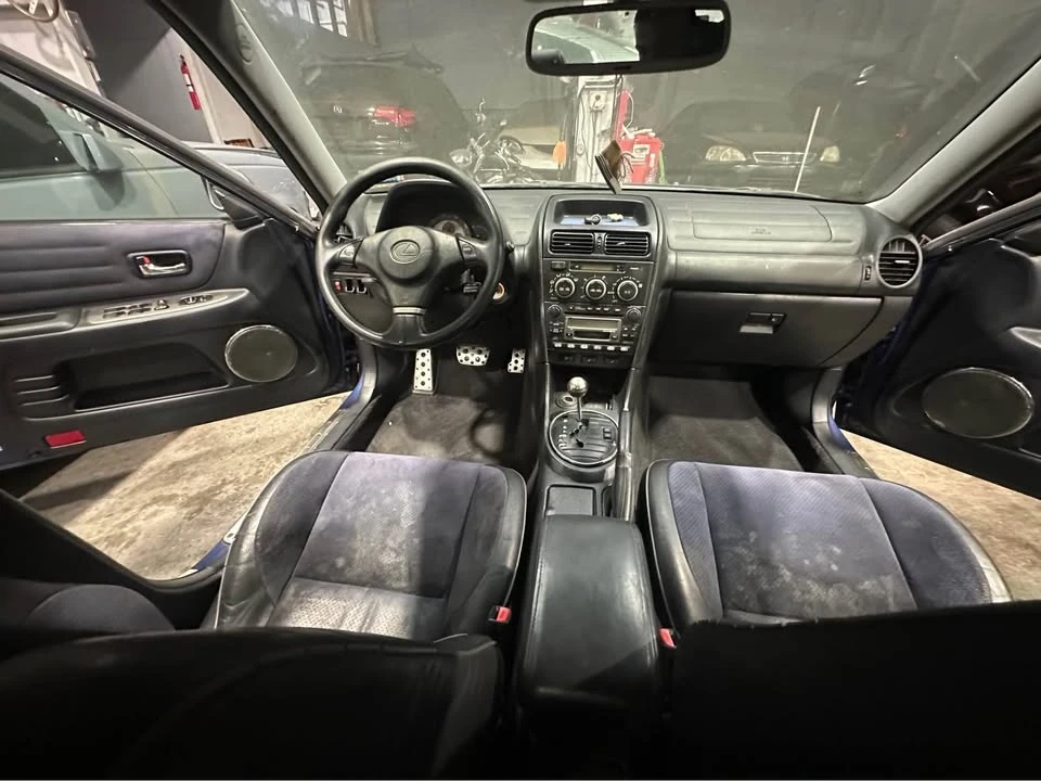 2004 Lexus IS 1st Gen - Image 15 of 19
