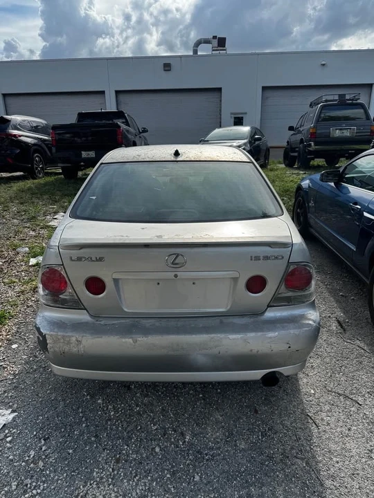 2004 Lexus IS 1st Gen - Image 6 of 7