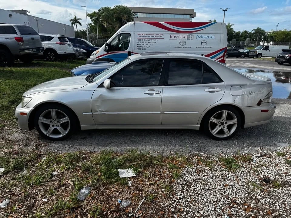 2004 Lexus IS 1st Gen - Image 5 of 7