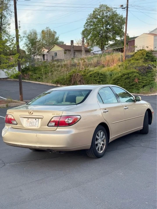 2004 Lexus IS 1st Gen - Image 2 of 11