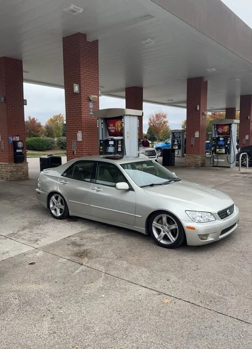 2004 Lexus IS 1st Gen - Image 4 of 5