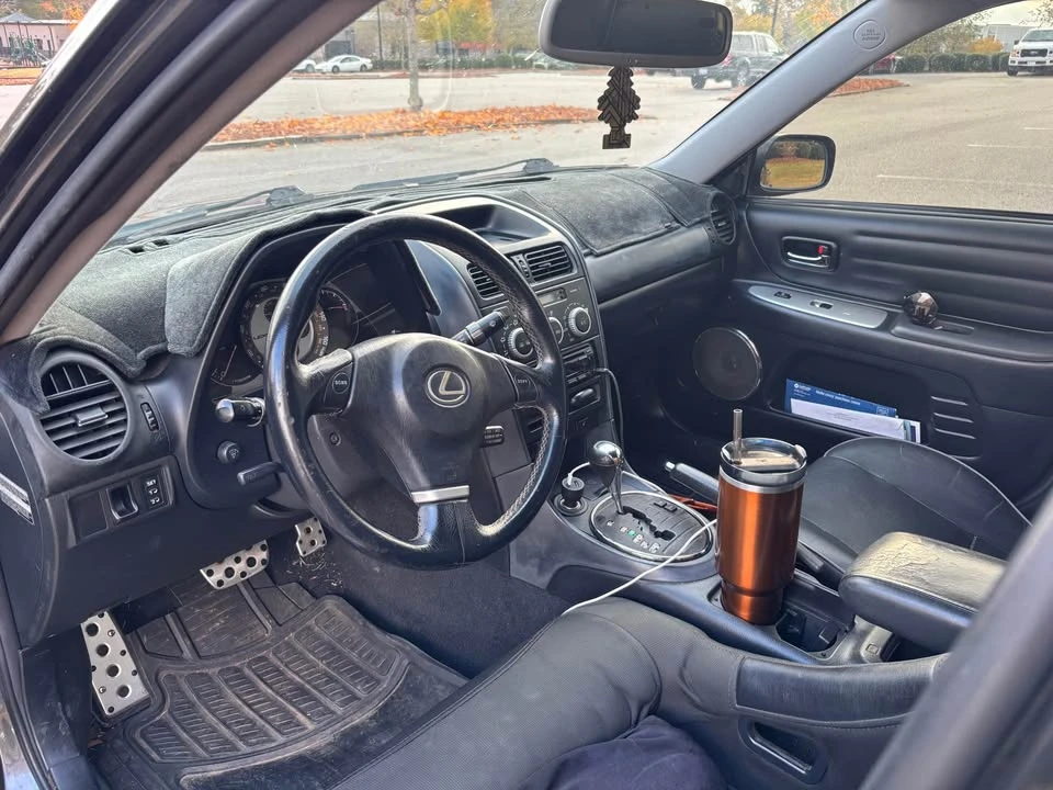 2004 Lexus IS 1st Gen - Image 9 of 10