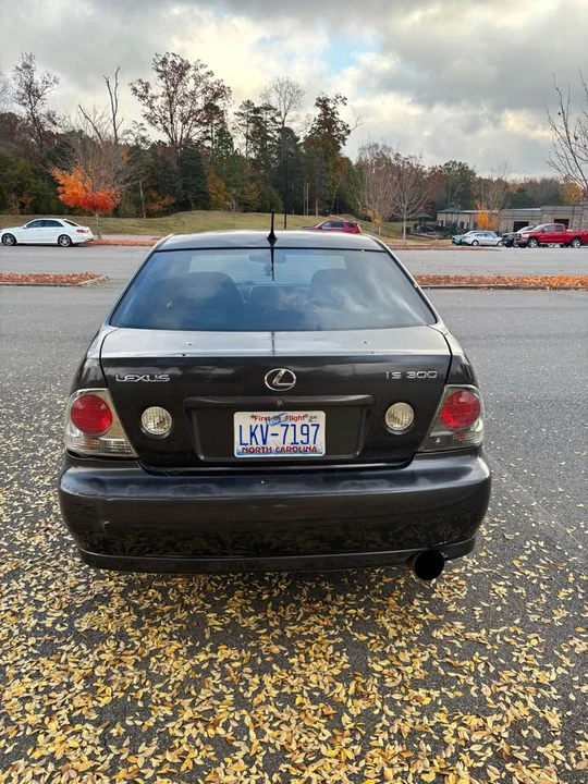 2004 Lexus IS 1st Gen - Image 4 of 10