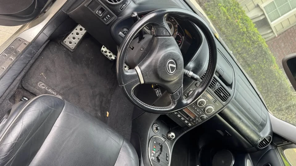 2004 Lexus IS 1st Gen - Image 17 of 19