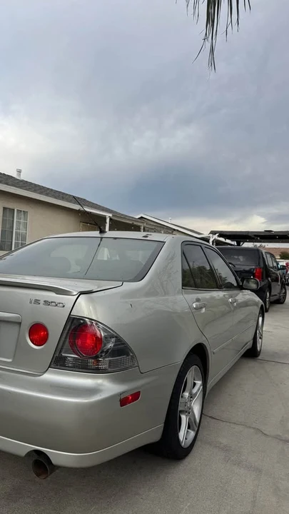 2004 Lexus IS 1st Gen - Image 4 of 19