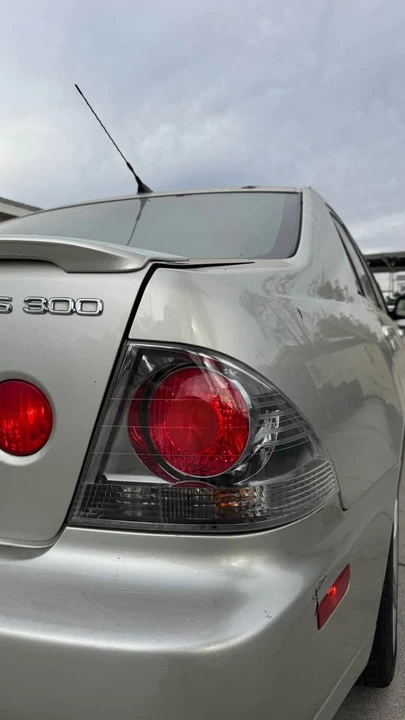 2004 Lexus IS 1st Gen - Image 5 of 19