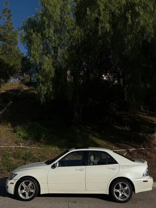 2004 Lexus IS 1st Gen - Image 4 of 5