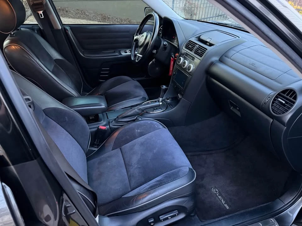 2004 Lexus IS 1st Gen - Image 4 of 4