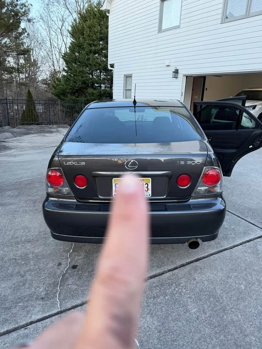 2004 Lexus IS 1st Gen - Image 3 of 4