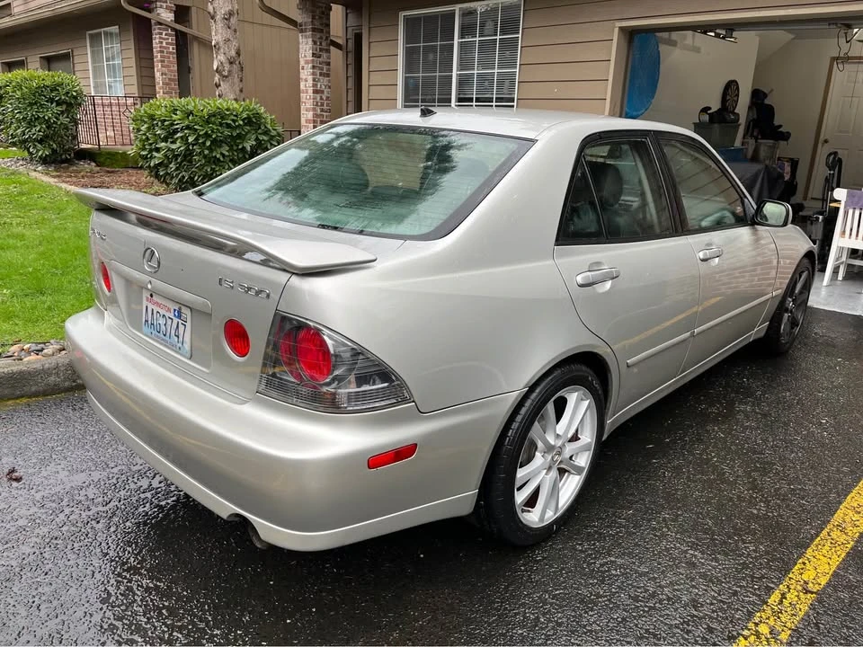 2004 Lexus IS 1st Gen - Image 8 of 13