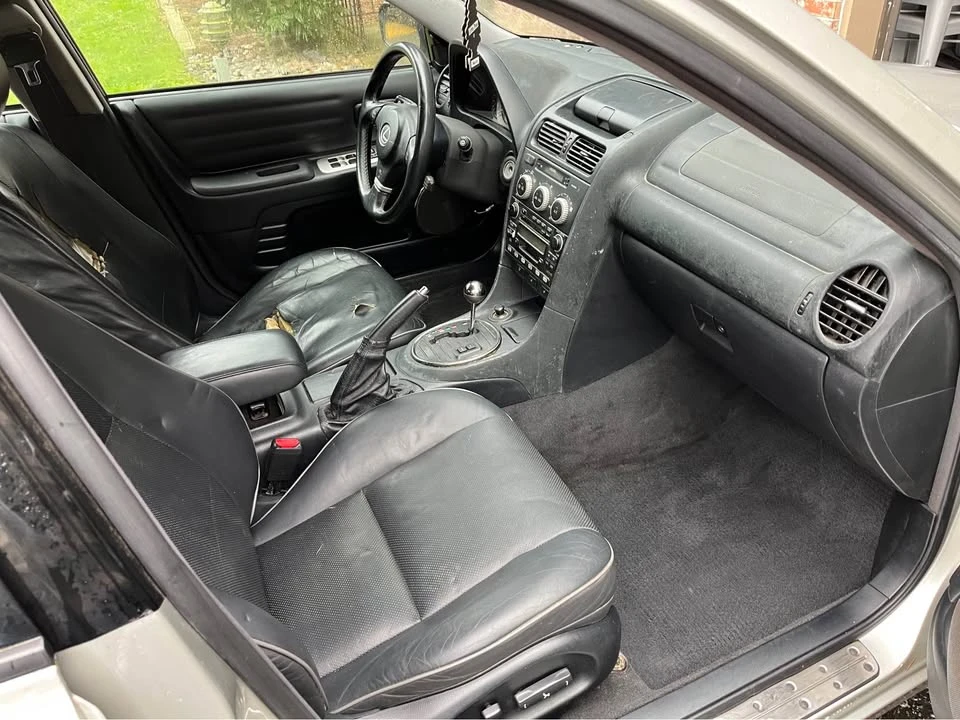 2004 Lexus IS 1st Gen - Image 9 of 13