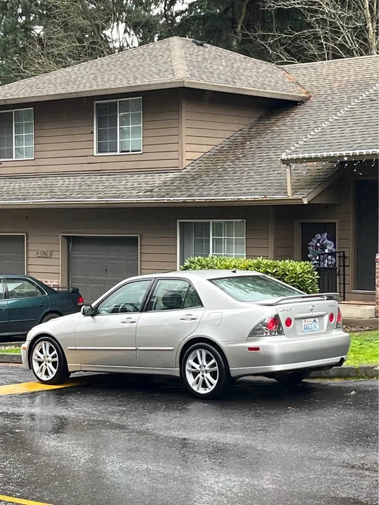 2004 Lexus IS 1st Gen - Image 12 of 13