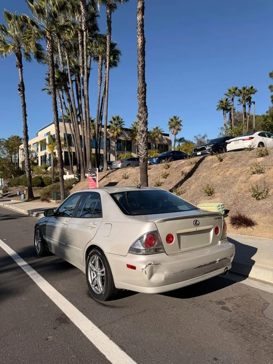 2004 Lexus IS 1st Gen - Image 6 of 11
