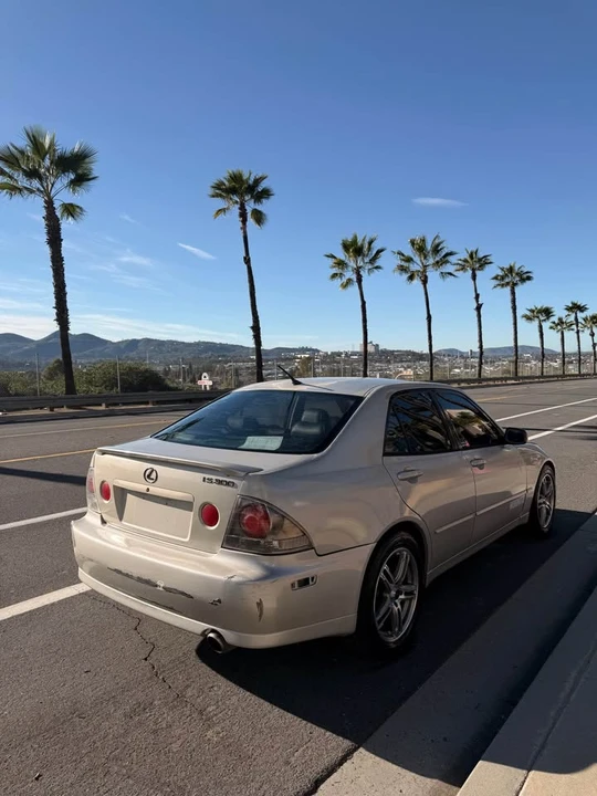 2004 Lexus IS 1st Gen - Image 4 of 11