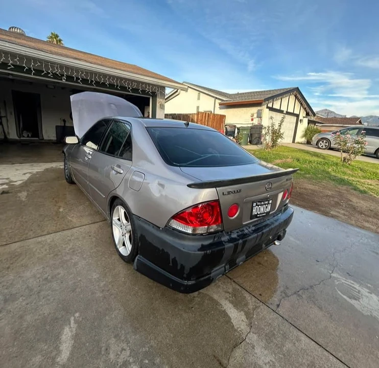 2004 Lexus IS 1st Gen - Image 2 of 3