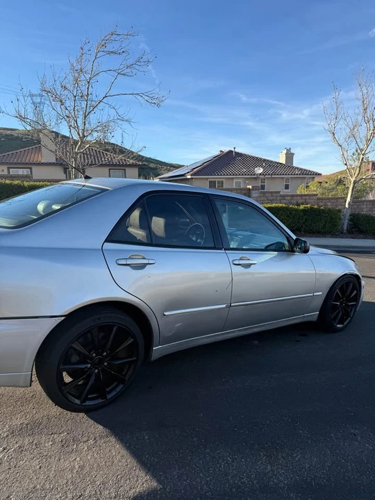 2004 Lexus IS 1st Gen - Image 6 of 10