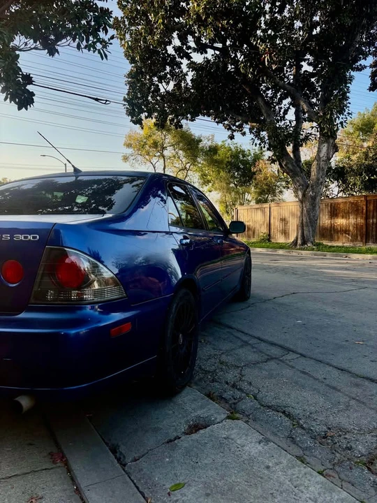 2004 Lexus IS 1st Gen - Image 4 of 10