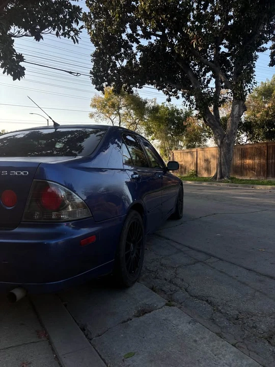 2004 Lexus IS 1st Gen - Image 3 of 5
