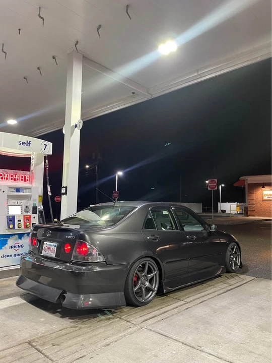 2004 Lexus IS 1st Gen - Image 2 of 10