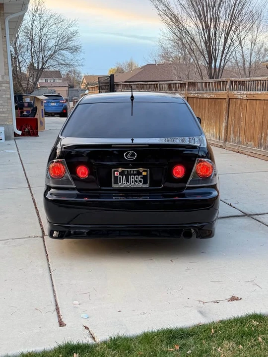 2004 Lexus IS 1st Gen - Image 4 of 18
