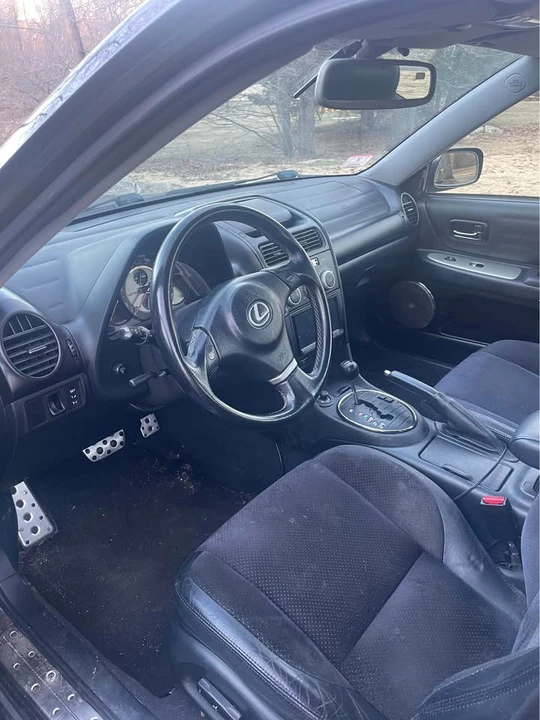 2004 Lexus IS 1st Gen - Image 4 of 10