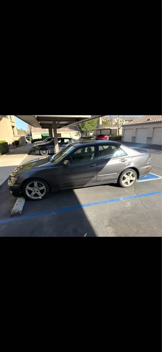 2004 Lexus IS 1st Gen - Image 5 of 10