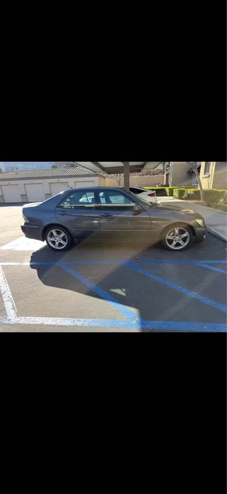 2004 Lexus IS 1st Gen - Image 2 of 10