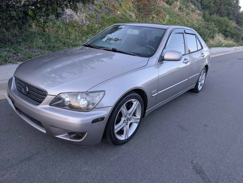 2004 Lexus IS 1st Gen - Image 4 of 10