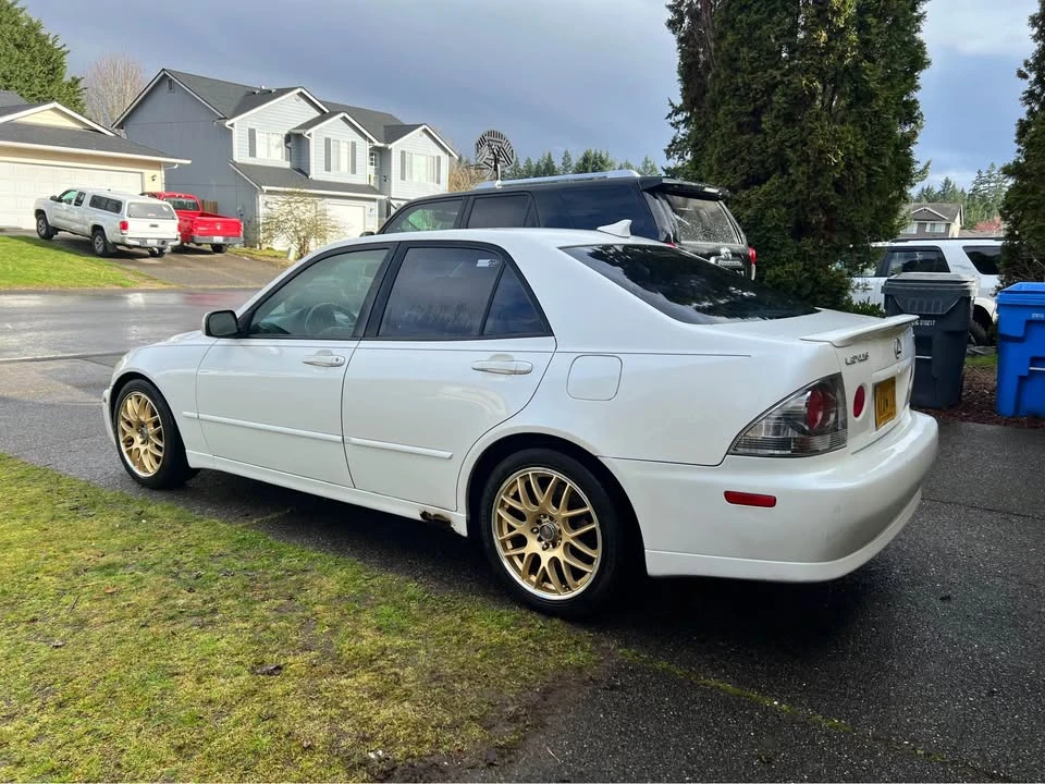 2004 Lexus IS 1st Gen - Image 4 of 10