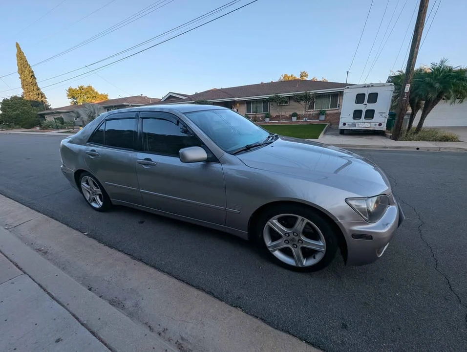 2004 Lexus IS 1st Gen - Image 8 of 10