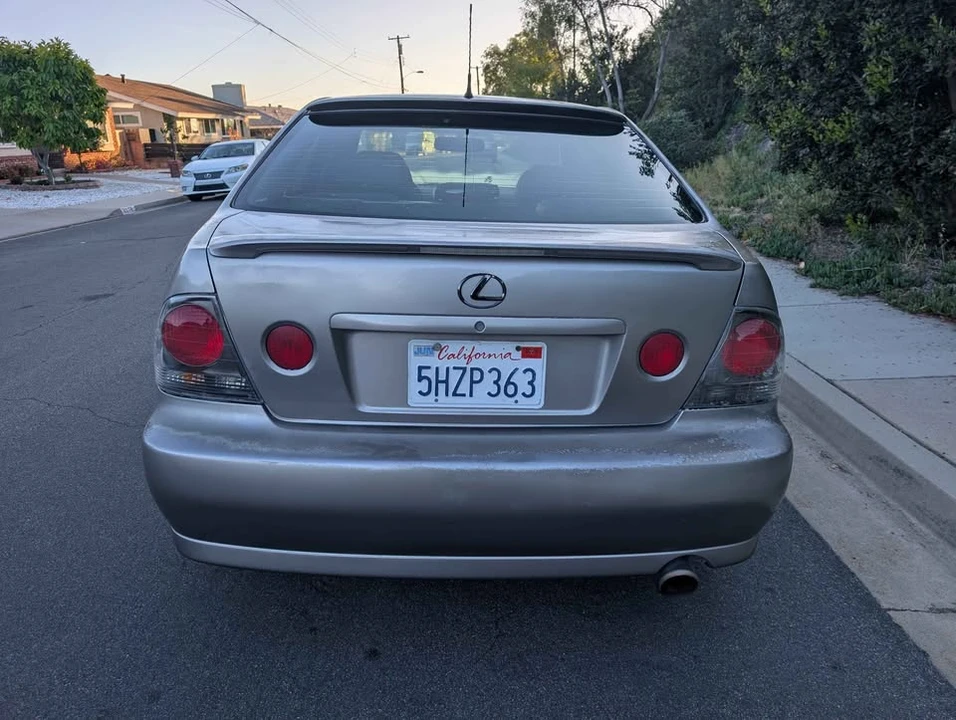 2004 Lexus IS 1st Gen - Image 5 of 10