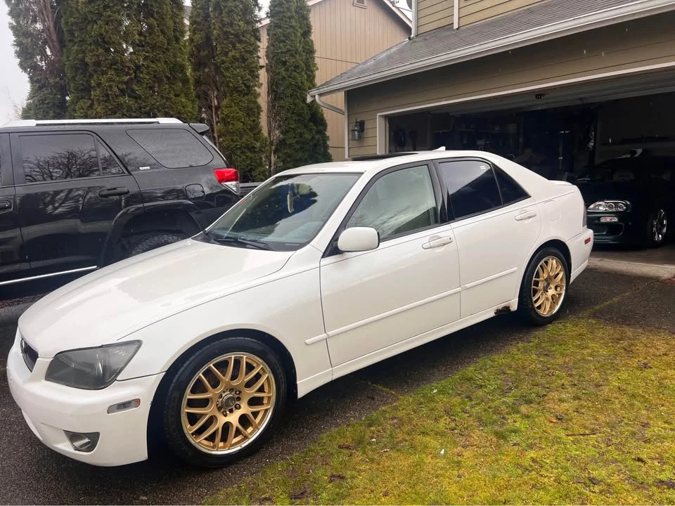 2004 Lexus IS 1st Gen - Image 2 of 10
