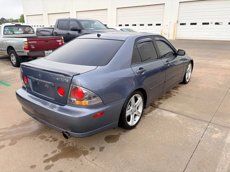2004 Lexus IS 1st Gen - Image 11 of 20