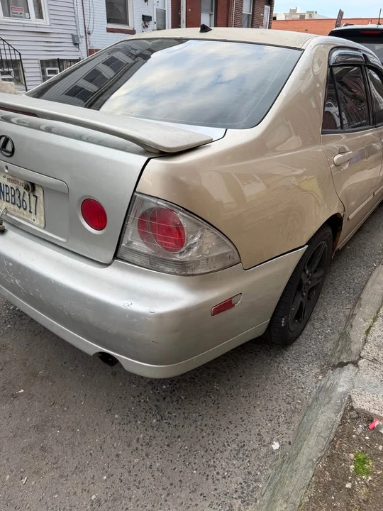 2004 Lexus IS 1st Gen - Image 4 of 7