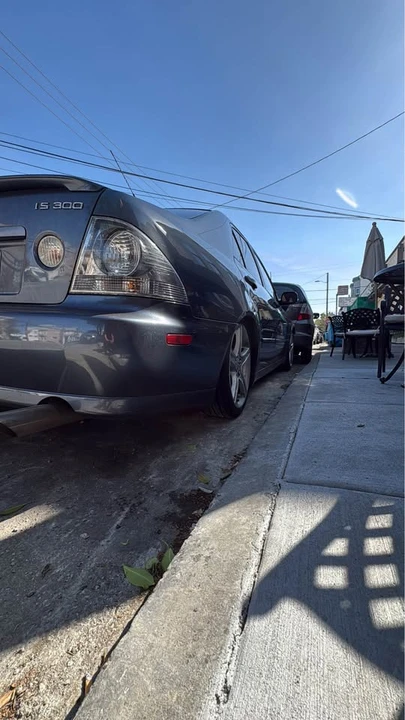 2004 Lexus IS 1st Gen - Image 5 of 8
