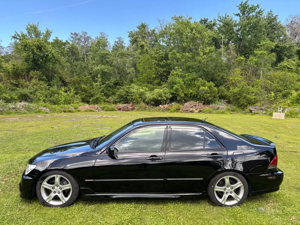 2004 Lexus IS 1st Gen - Image 9 of 11