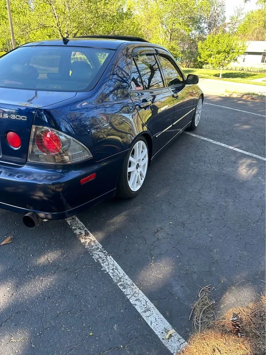2004 Lexus IS 1st Gen - Image 5 of 10