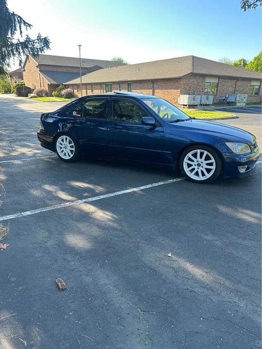 2004 Lexus IS 1st Gen - Image 4 of 10