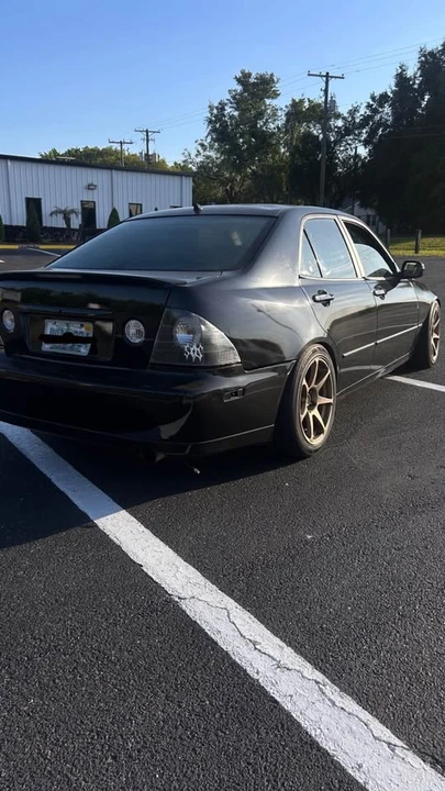 2004 Lexus IS 1st Gen - Image 5 of 10