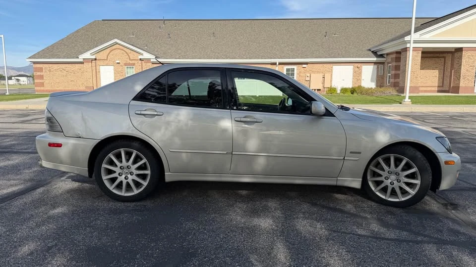 2004 Lexus IS 1st Gen - Image 3 of 19