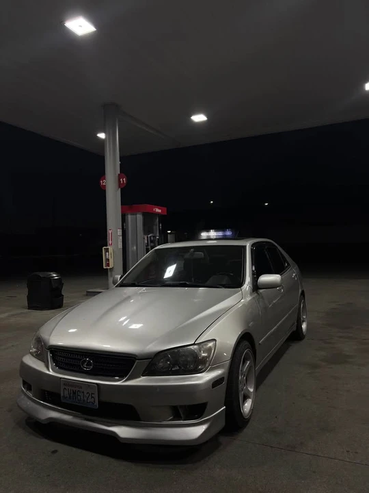 2004 Lexus IS 1st Gen - Image 9 of 11