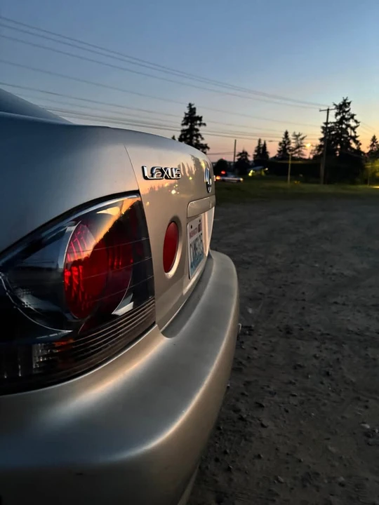 2004 Lexus IS 1st Gen - Image 2 of 11