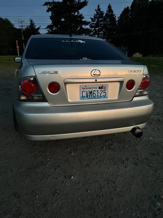 2004 Lexus IS 1st Gen - Image 10 of 11