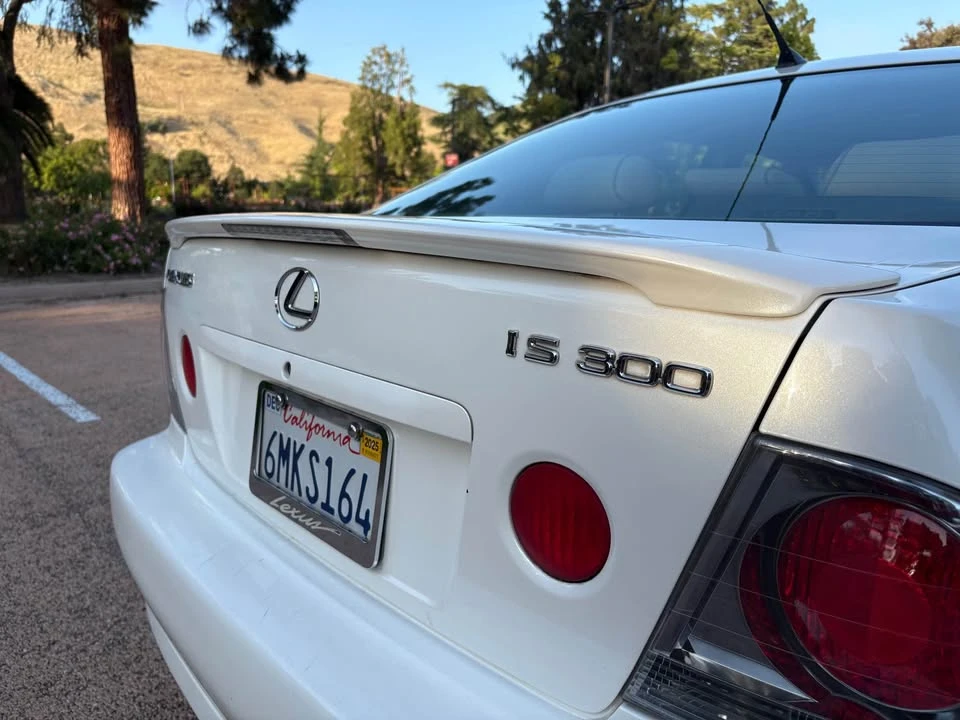 2004 Lexus IS 1st Gen - Image 10 of 19