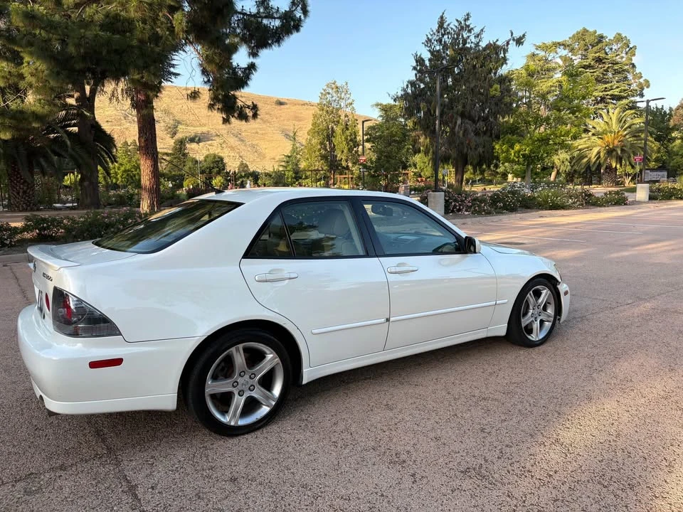 2004 Lexus IS 1st Gen - Image 5 of 19
