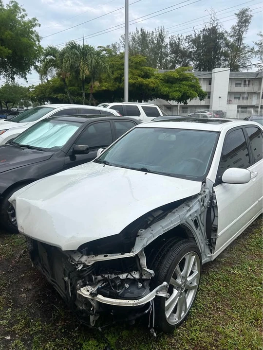 2004 Lexus IS 1st Gen - Image 2 of 11