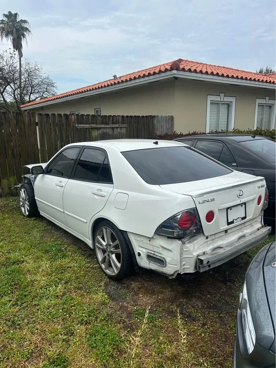 2004 Lexus IS 1st Gen - Image 4 of 11