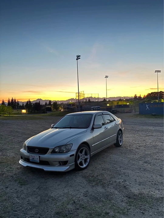2004 Lexus IS 1st Gen - Image 5 of 11