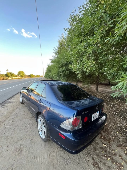 2004 Lexus IS 1st Gen - Image 2 of 9