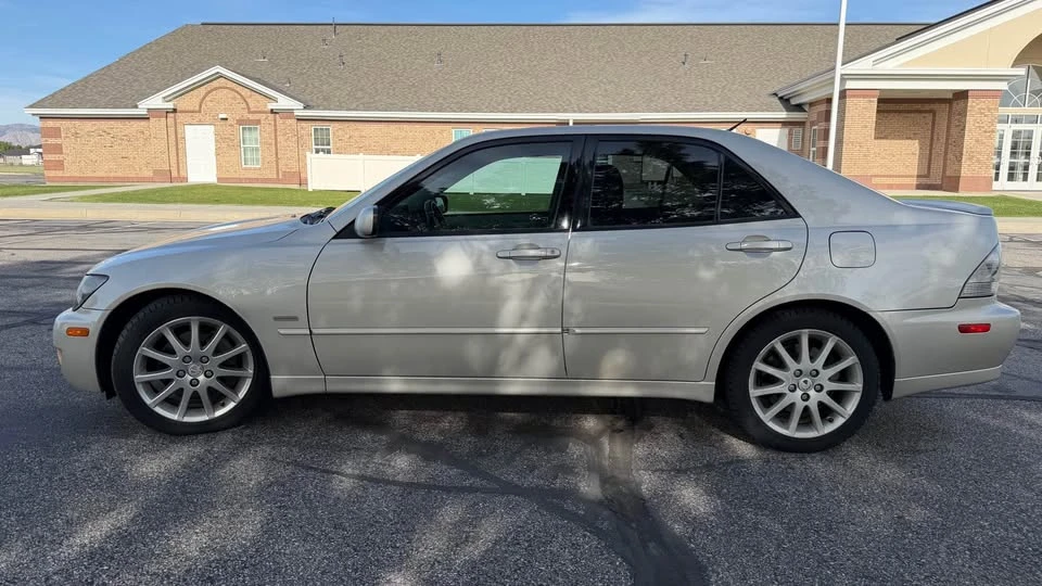 2004 Lexus IS 1st Gen - Image 9 of 19